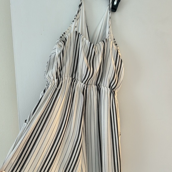NWT Francesca’s Black and white striped jumpsuit - Picture 5 of 5